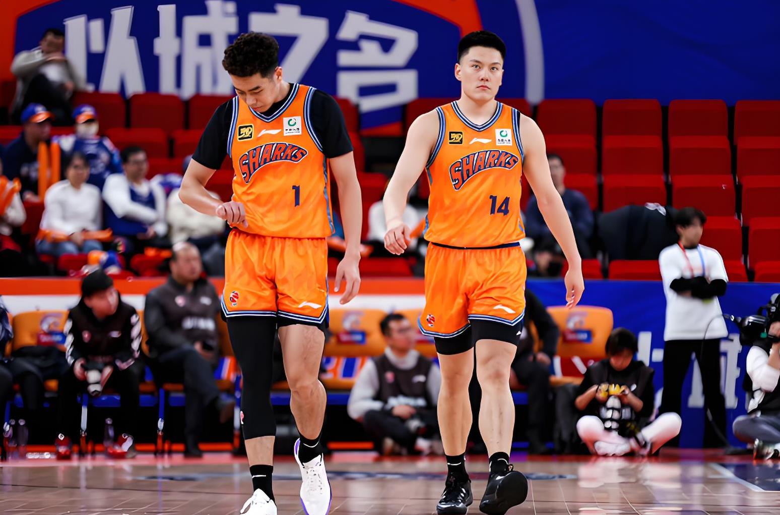 独行侠力克广东队,赵继伟关键制胜 独行侠力克广东队,赵继伟关键制胜