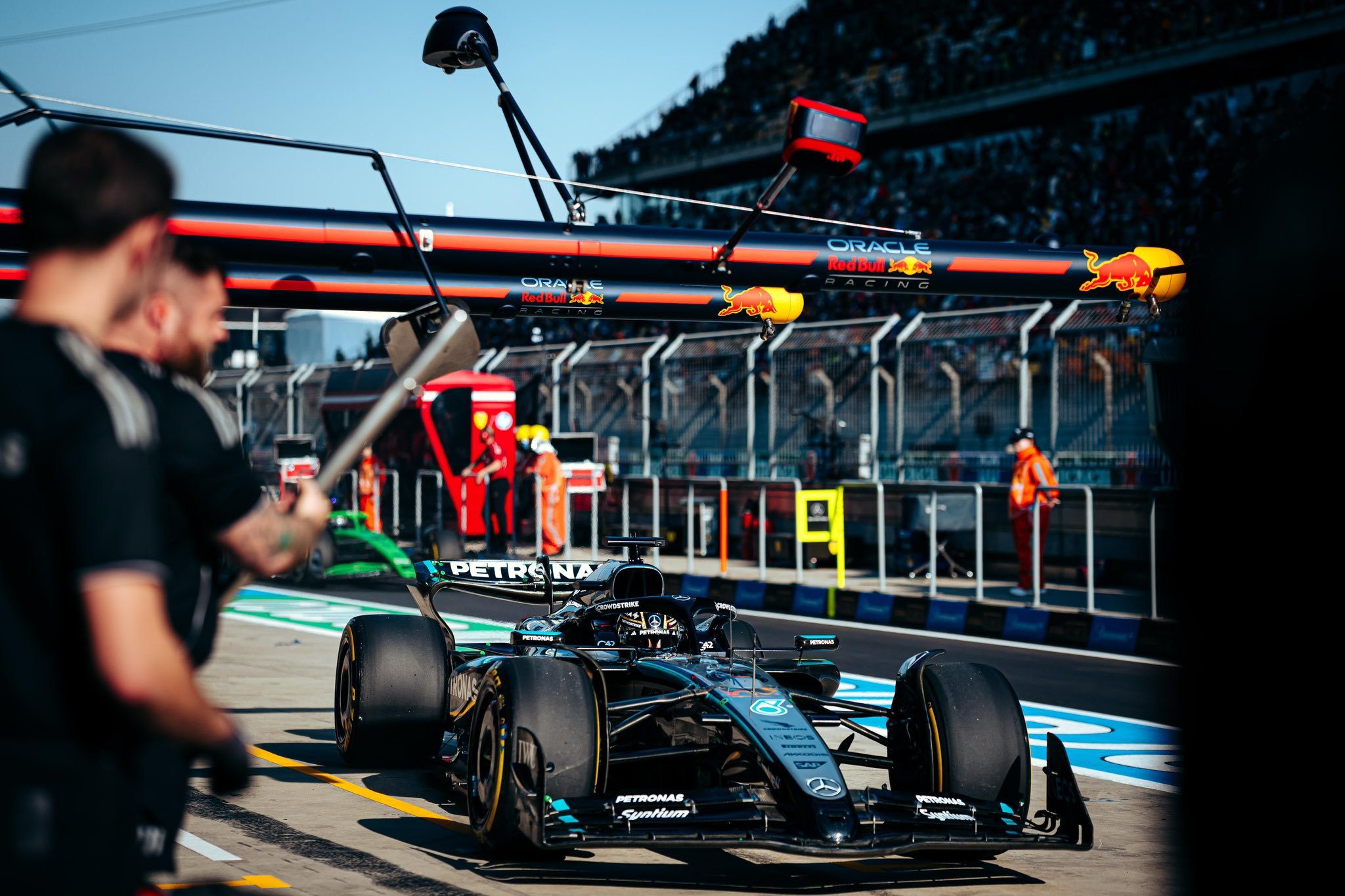 梅赛德斯力克哈斯车队，拉塞尔关键制胜