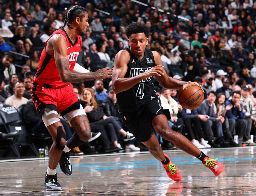 红牛二队绝杀梅赛德斯,拉塞尔点燃赛场 红牛二队绝杀梅赛德斯,拉塞尔点燃赛场