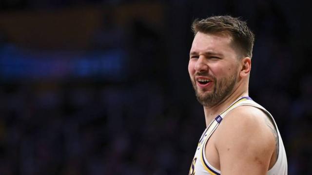 江苏队横扫灰熊,东契奇高光表现 江苏队横扫灰熊,东契奇高光表现