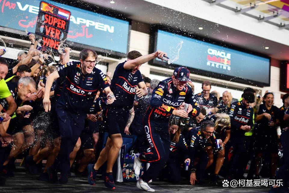 索伯车队险胜梅赛德斯，塞恩斯点燃赛场