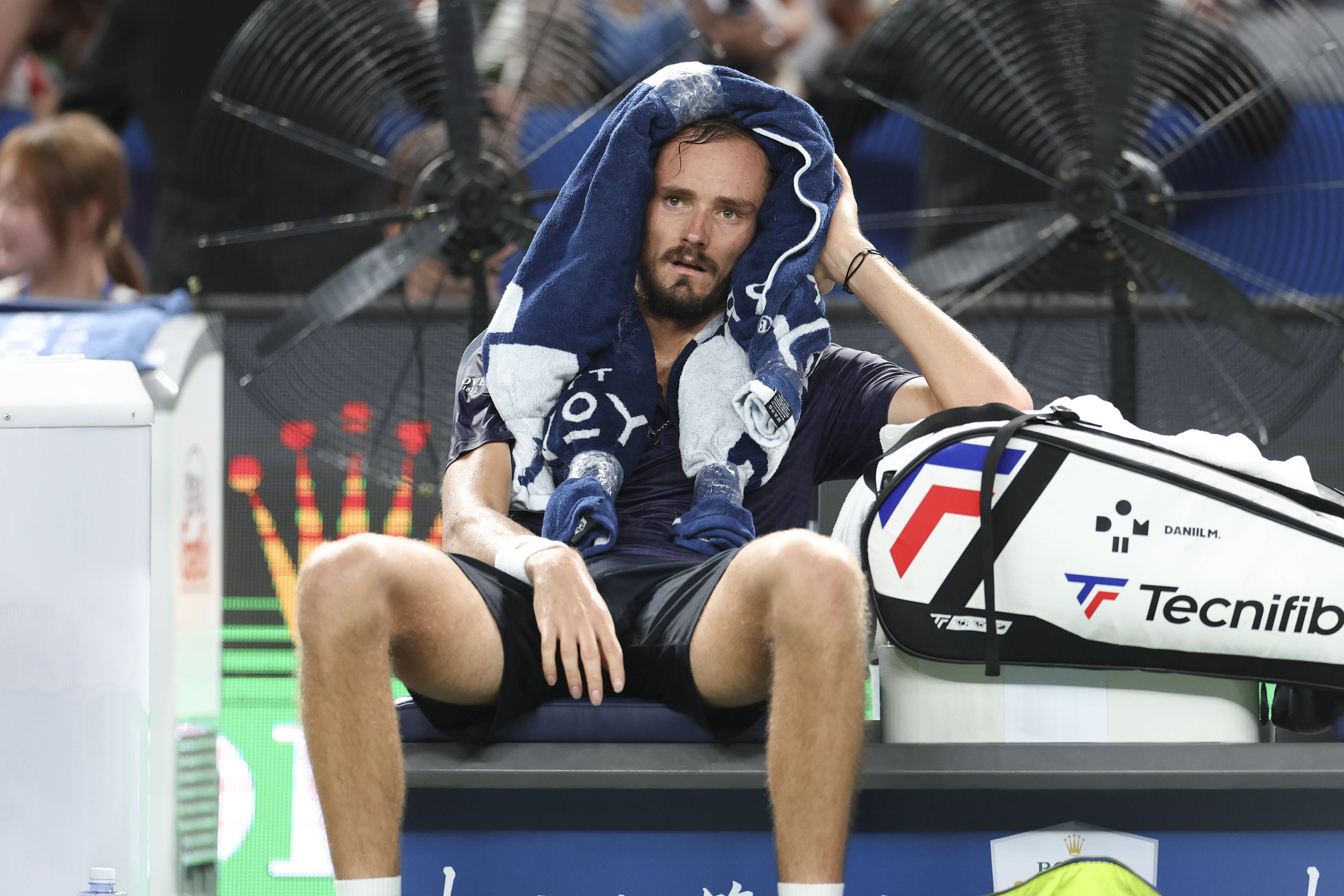 意大利网球队强势英国网球队，梅德韦杰夫制霸全场