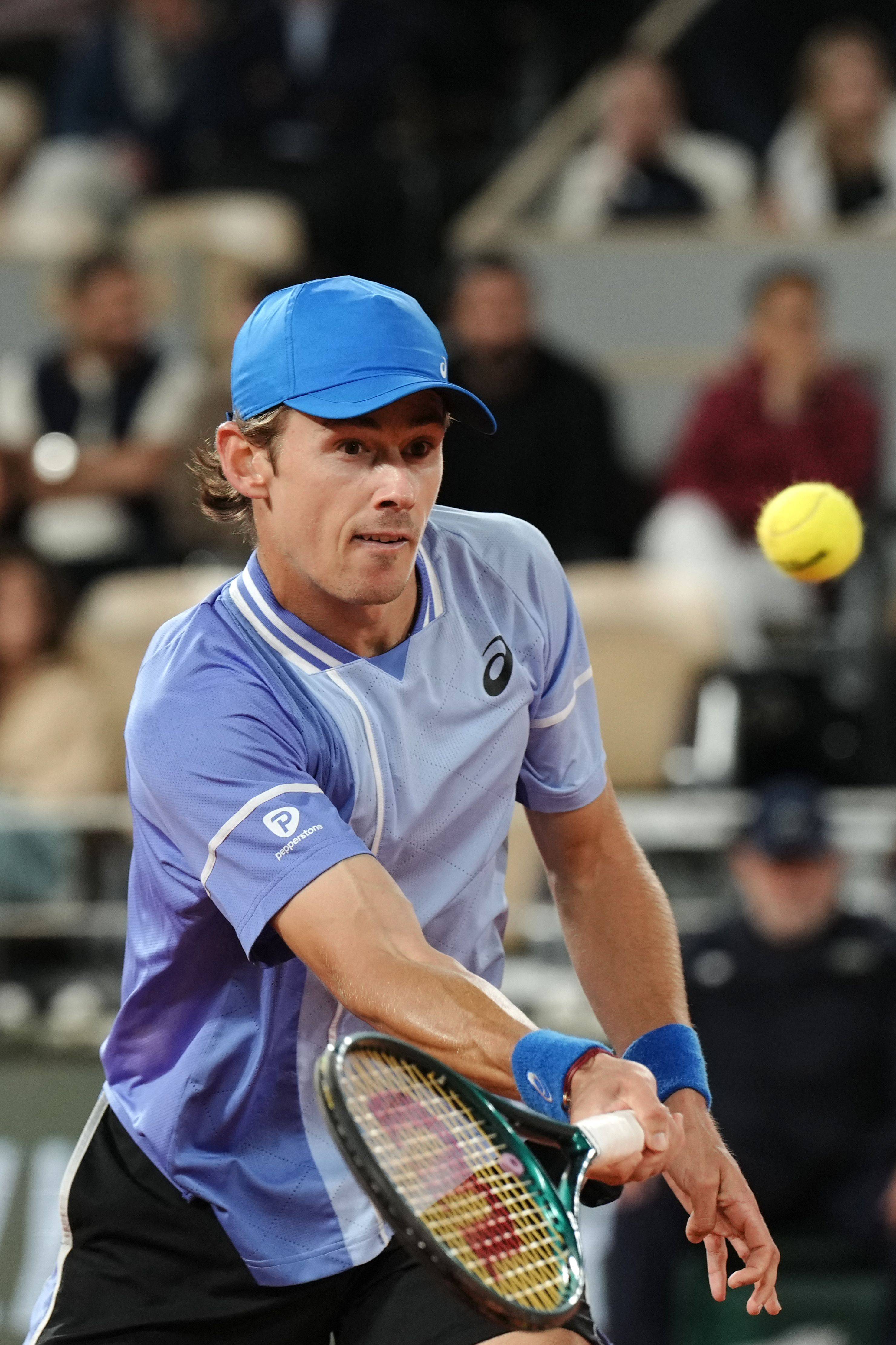 法国网球队强势英国网球队，兹维列夫完成帽子戏法