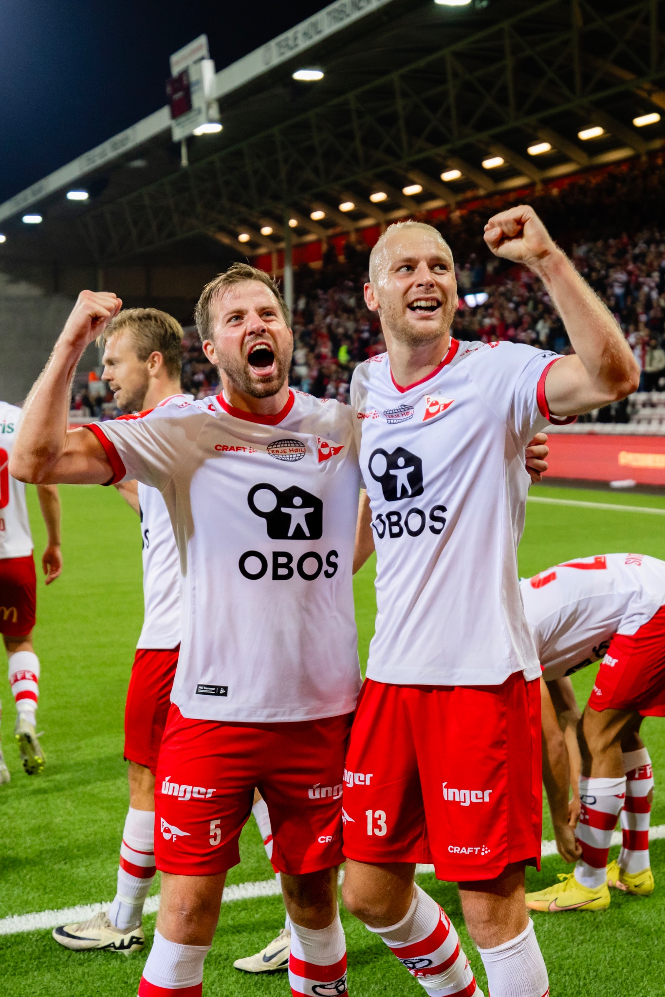 欧洲联赛中球队之间的对抗引发无穷讨论 欧洲联赛中球队之间的对抗引发无穷讨论