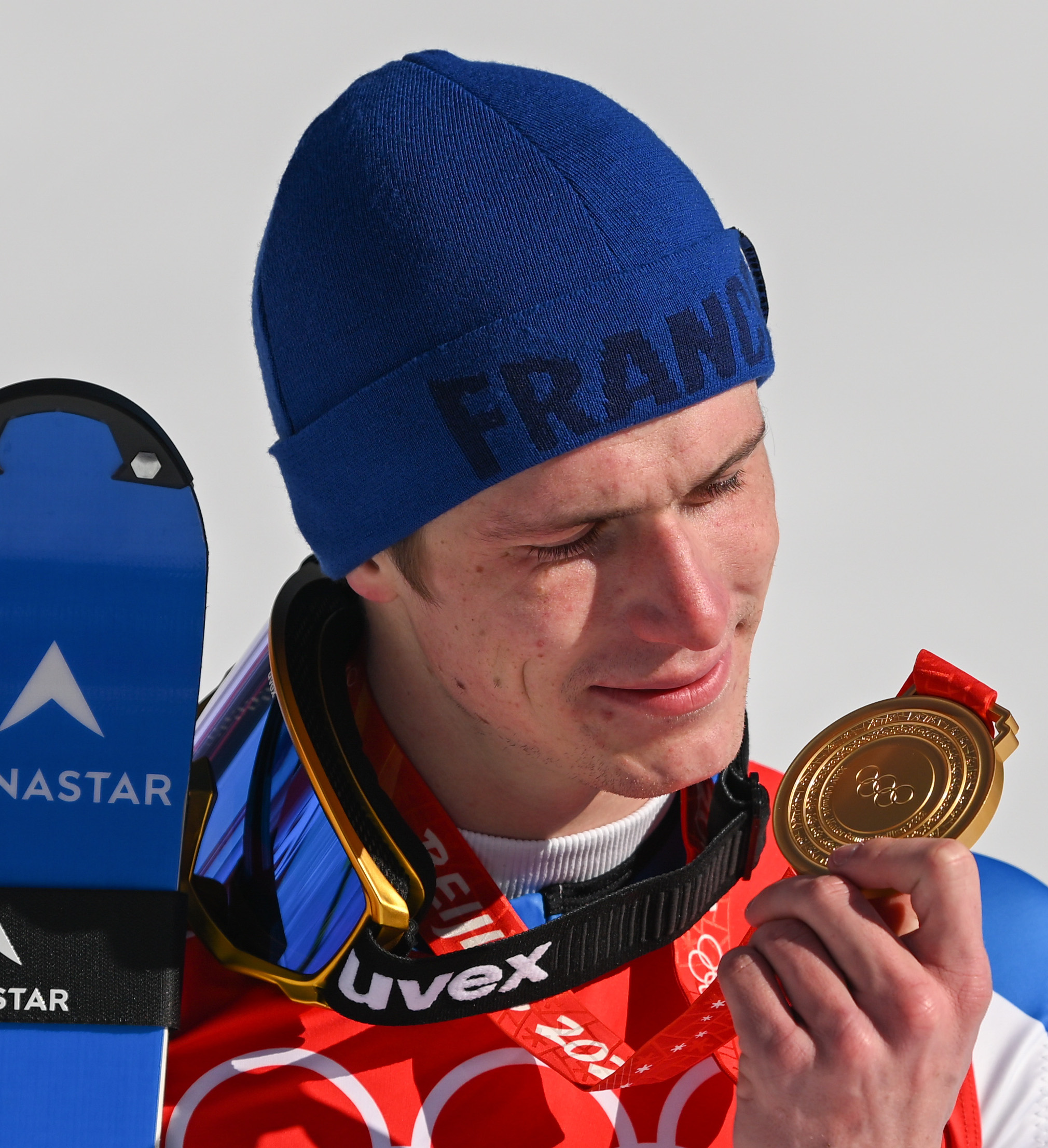 法国选手在滑雪障碍赛中勇夺冠军