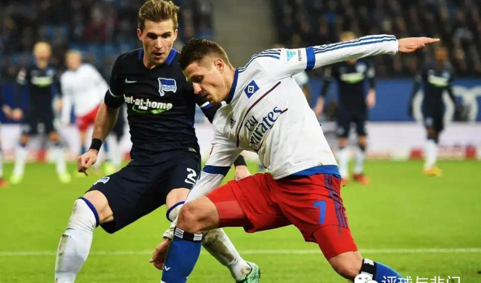 汉堡球队凭借丰富经验力压对手，取得胜利