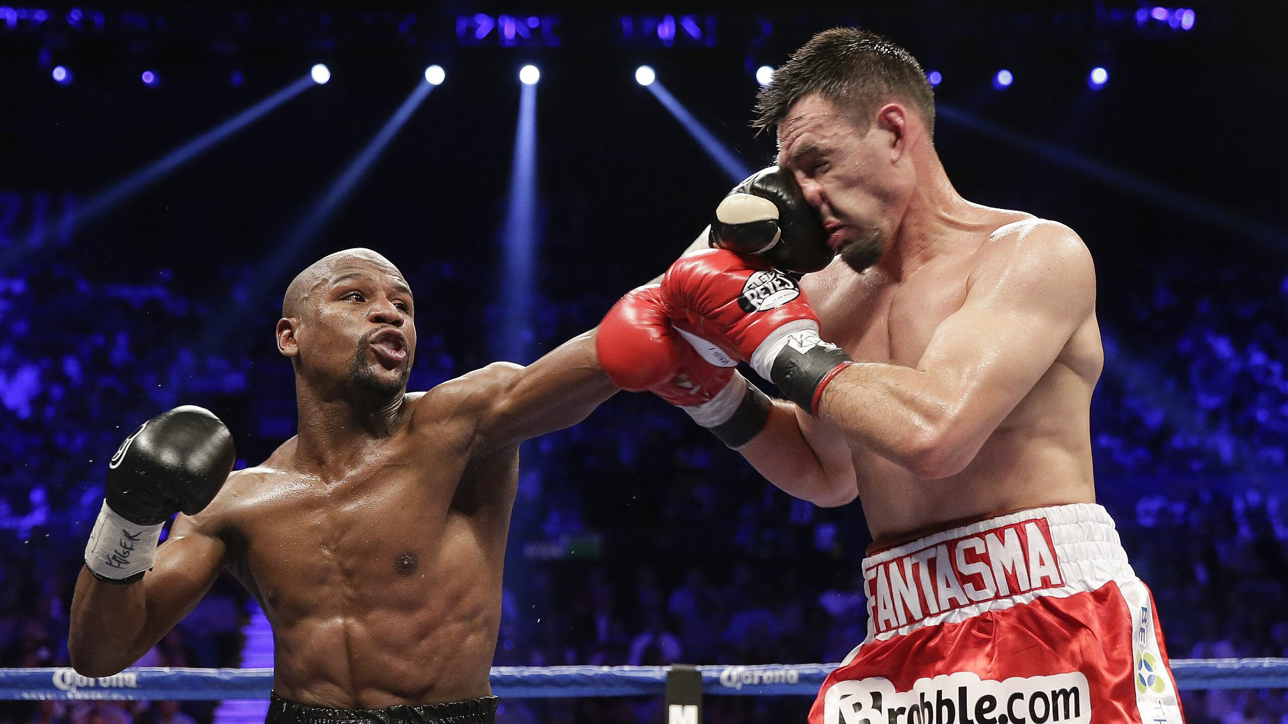 奥亚尔萨瓦尔一锤定音，曼联火力全开压制洪都拉斯